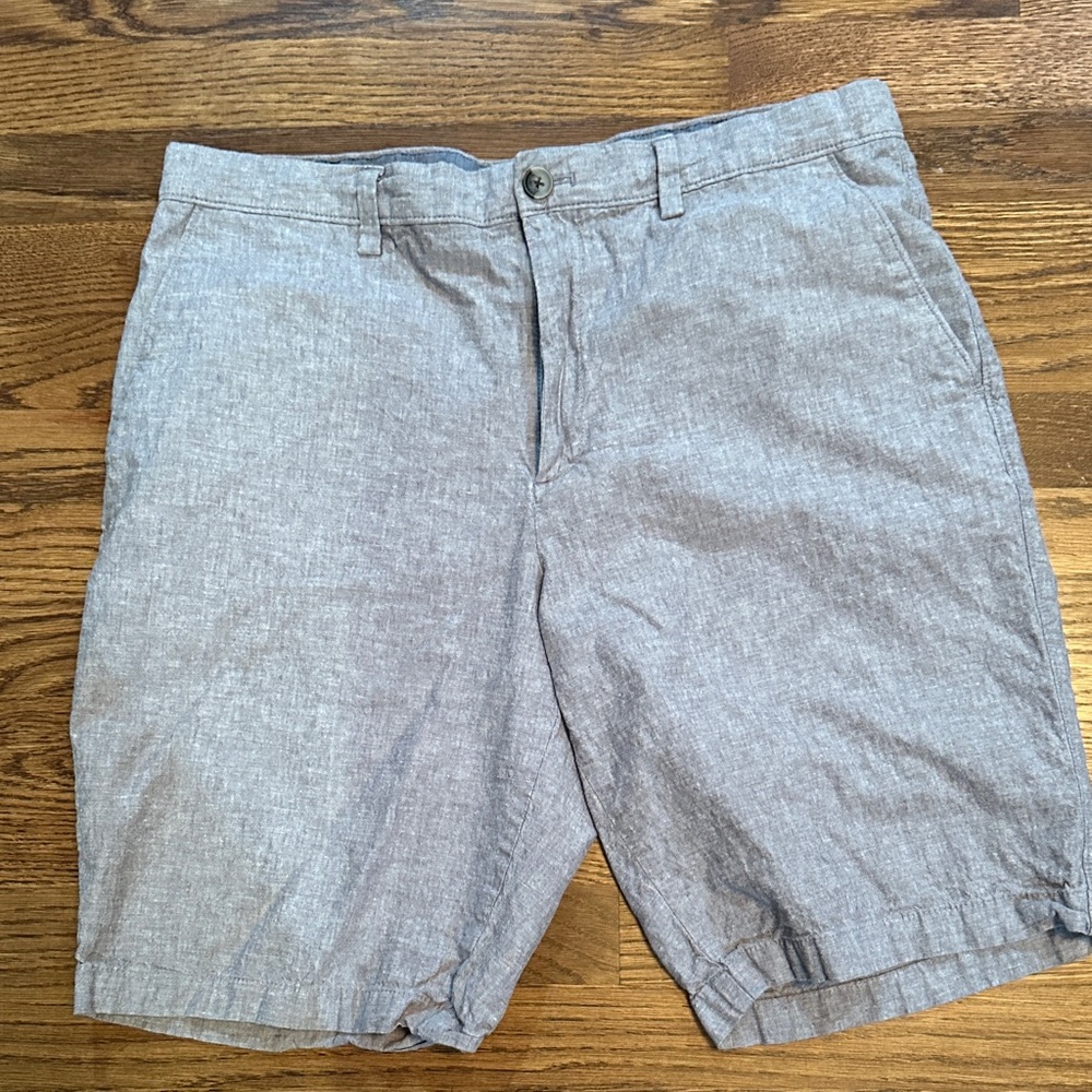 Banana Republic Light Gray Men's Flat Front Emerson Shorts